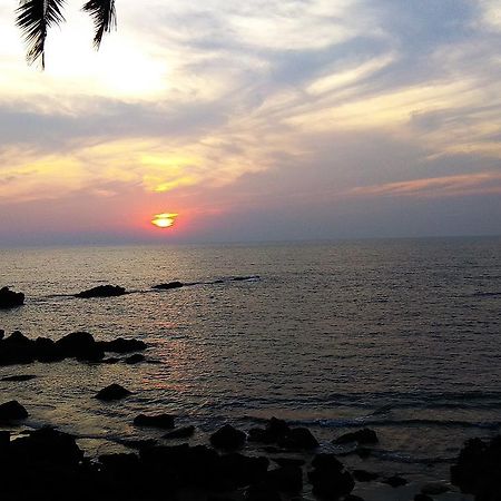 Om Ganesh Guest House Cliffside Arambol Exterior foto