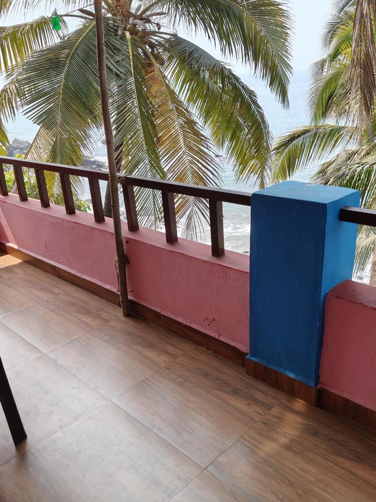 Om Ganesh Guest House Cliffside Arambol Exterior foto